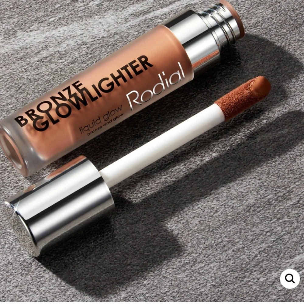 RODIAL Bronze Glowlighter for all skin types over or under or mix with makeup